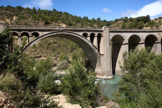 Sauter en elastique depuis la Gave de Pau.jpg
